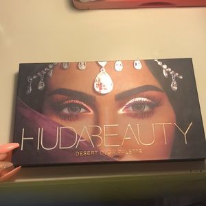 Huda Beauty Desert Dusk Palette